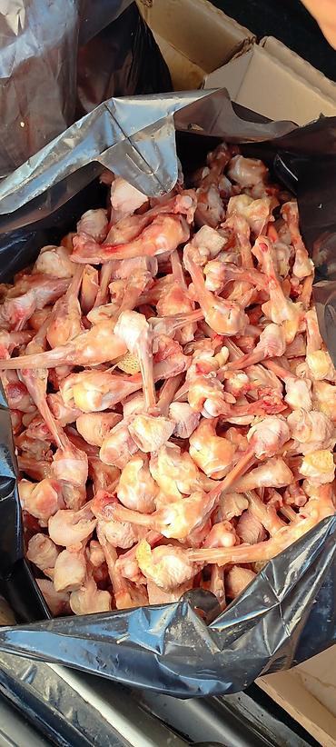 It yemi. Toyuqun Qabirga ve Bud sumuyu, Toyuq farji ciyer boyun - şəkil 3