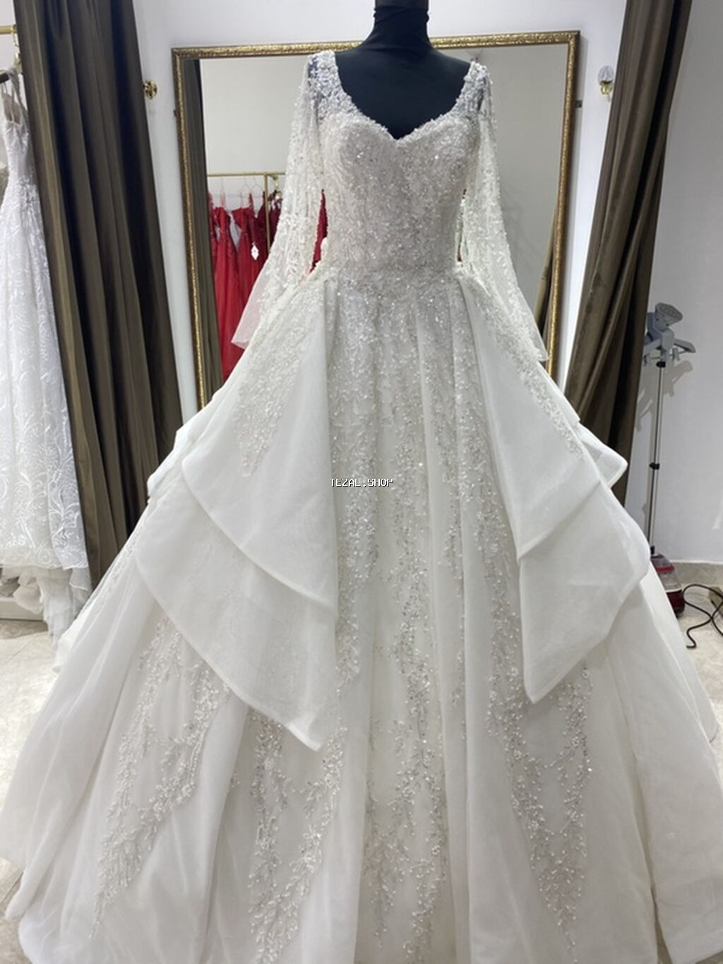 Gəlinlik – klassik bal silueti, uzun ətəkli - Rəng: qar bəyaz - Üst