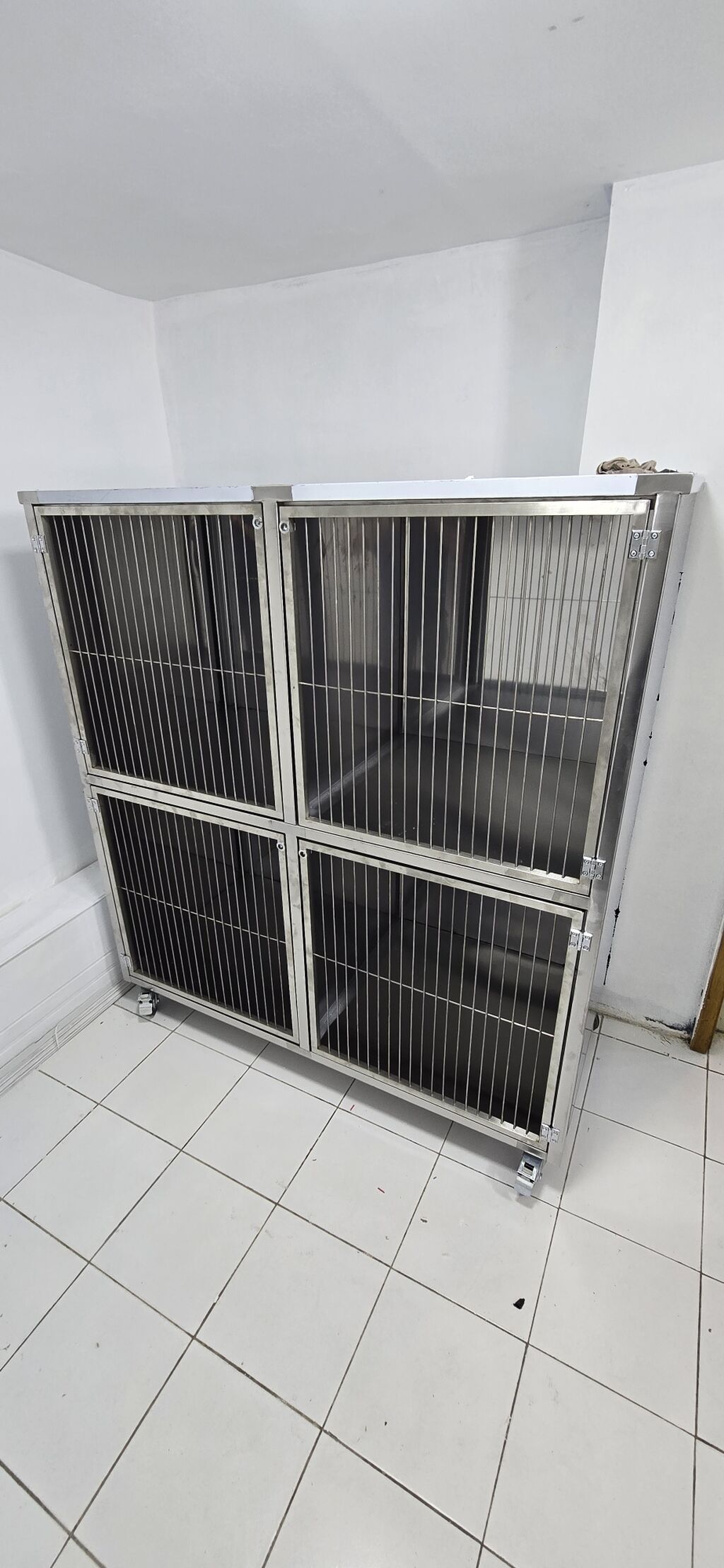 Paslanmayan poladdan 4 bölməli heyvan qəfəsi - Material: tamamilə