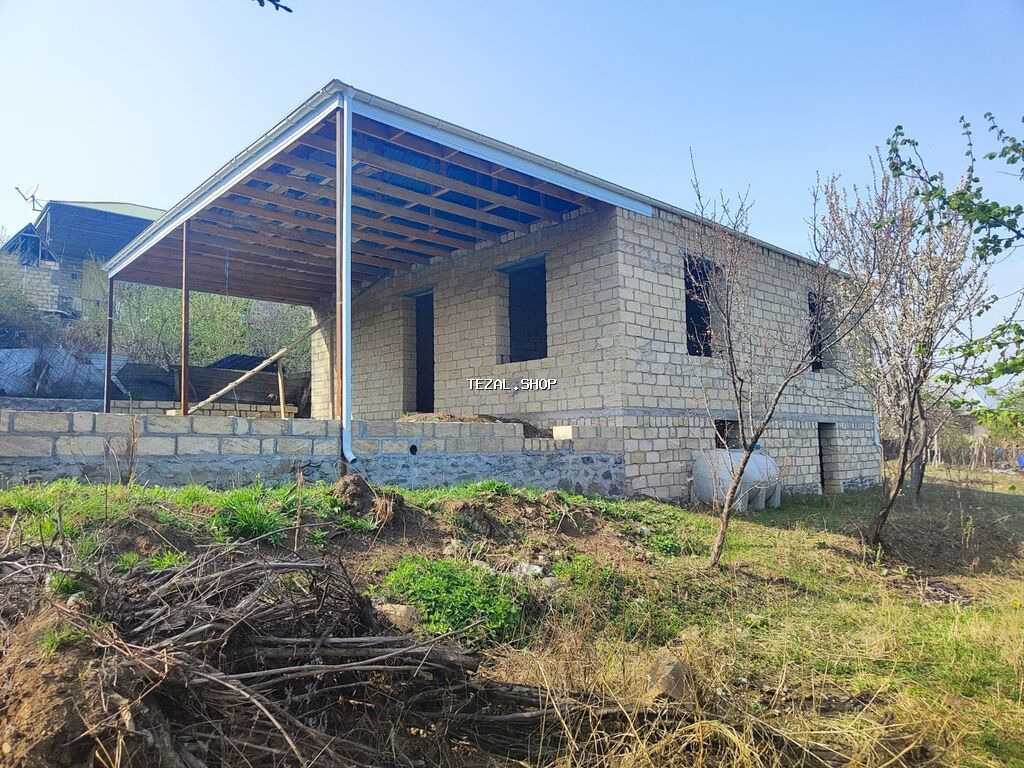 Uctepede 8 sotda yarimcig tikili heyet evi satilir kursuludur suyu