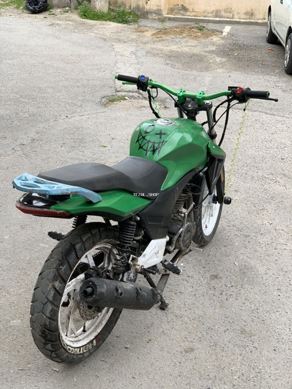 Motosiklet – küçə/naked üslubunda, yaşıl-qara rəng sxemi ilə. Texniki - şəkil 3