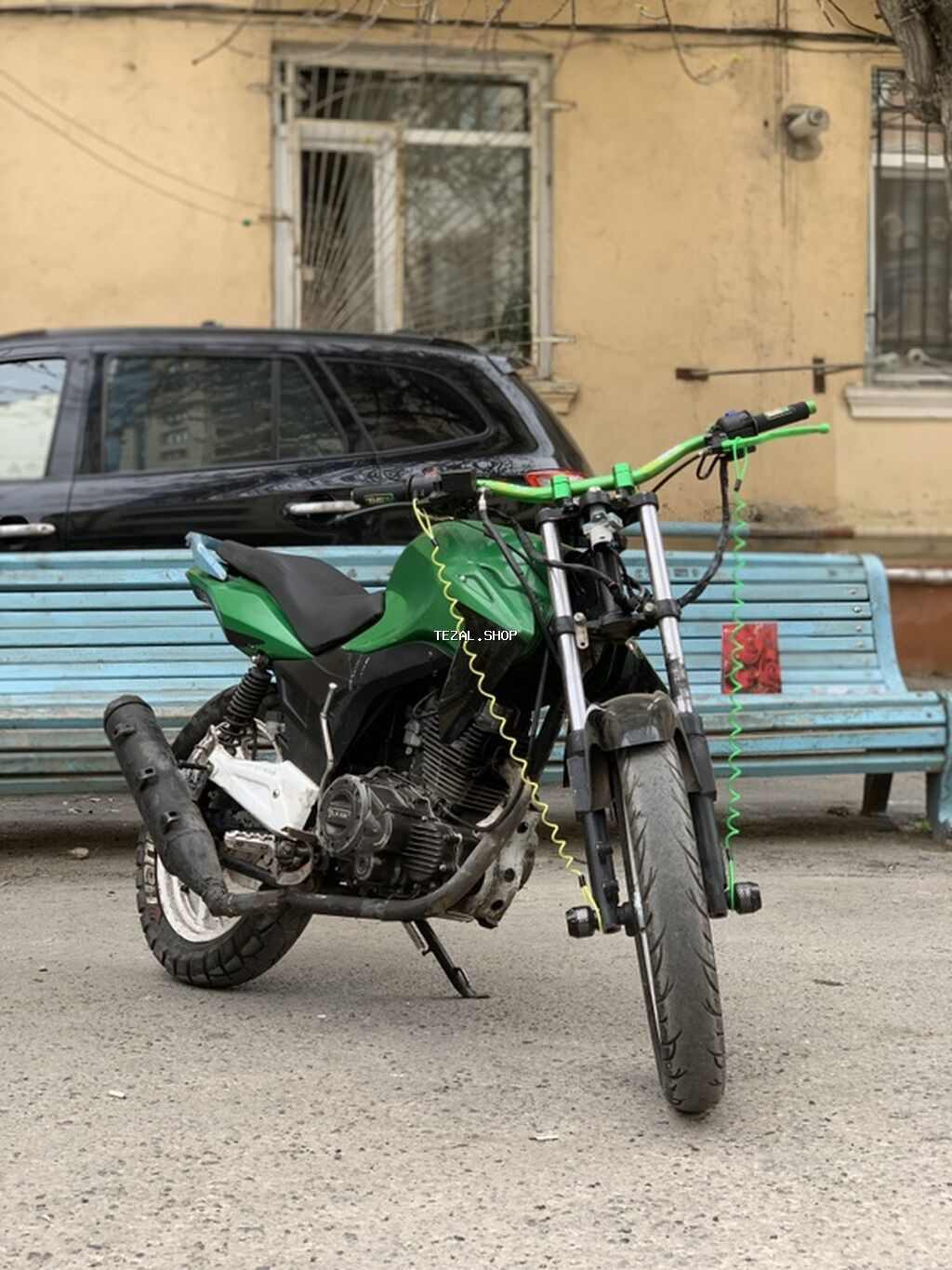 Motosiklet – küçə/naked üslubunda, yaşıl-qara rəng sxemi ilə. Texniki - şəkil 4