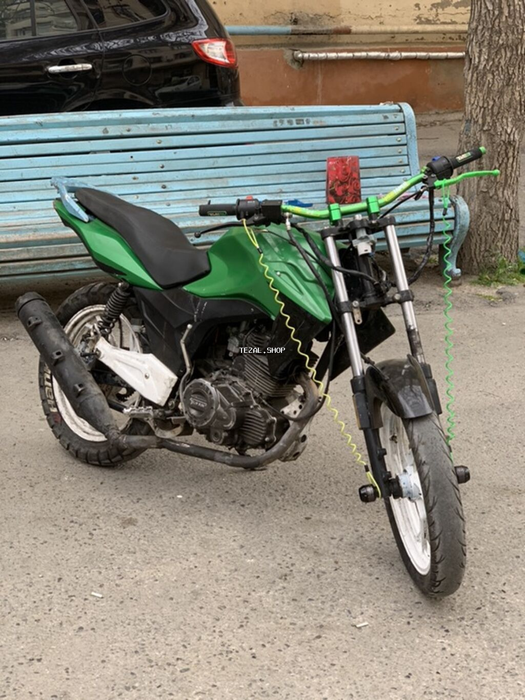 Motosiklet – küçə/naked üslubunda, yaşıl-qara rəng sxemi ilə. Texniki - şəkil 5