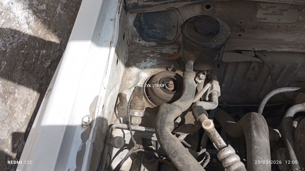 Model: Iran Khodro Samand (sedan), ağ rəng Kuzov: 4 qapı, arxa işıqlar