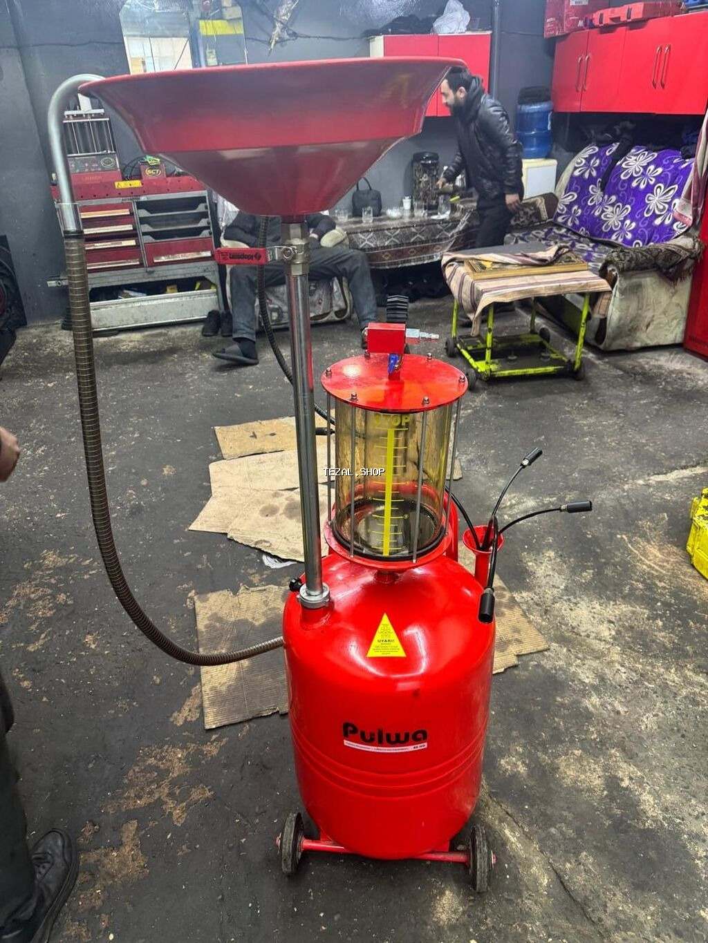 Pulwa yağ dəyişdirmə və istifadə olunmuş yağın toplanması aparatı -