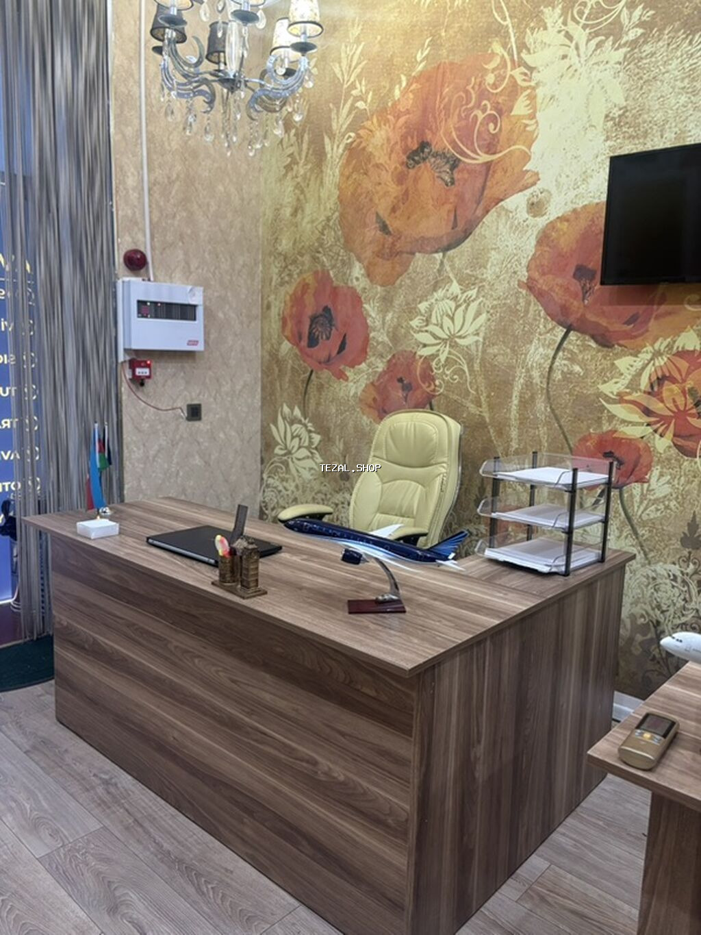 Müdir üçün, Dördbucaq masa