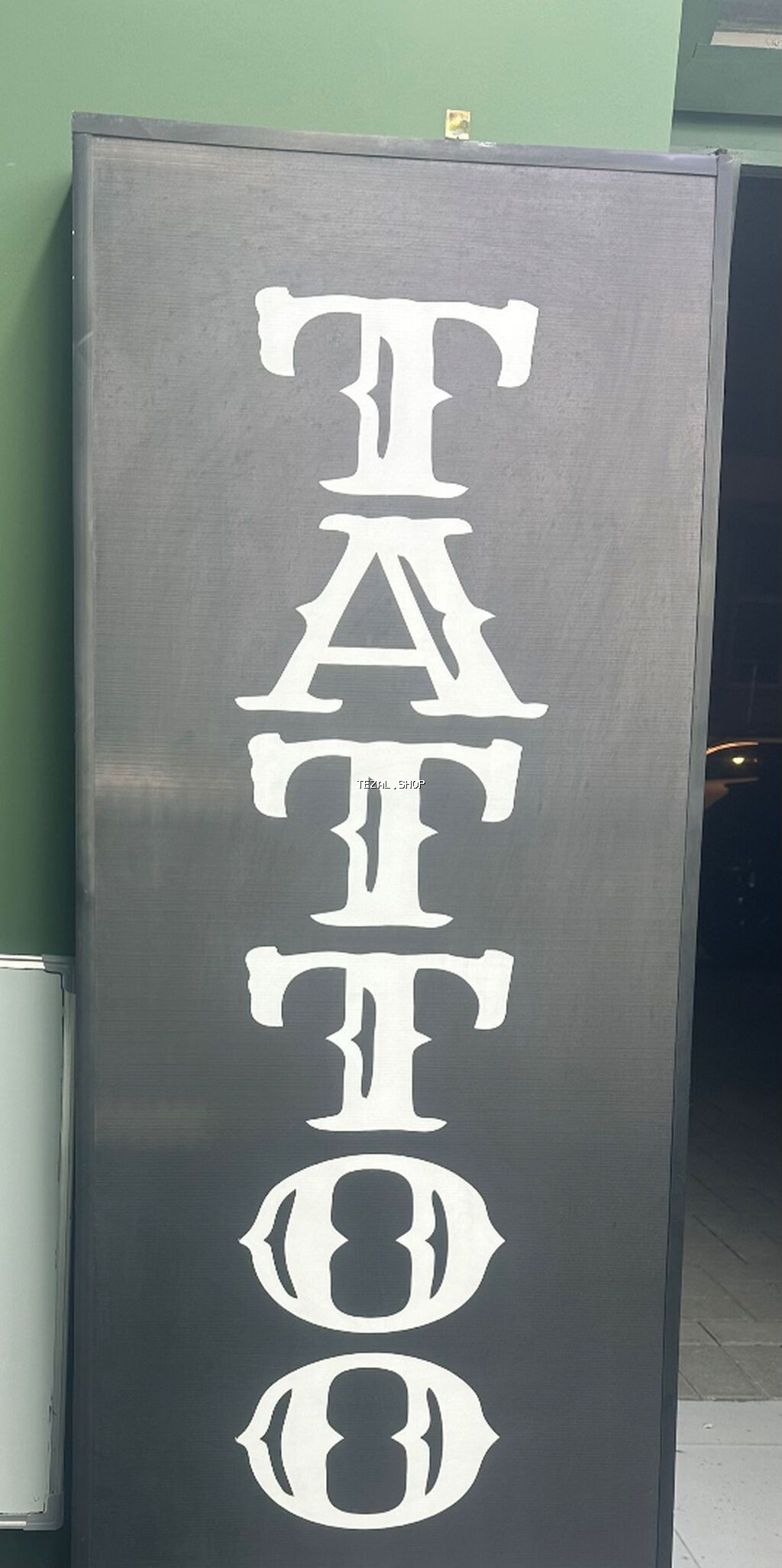 TATOO.reklam lövhəsi. Uzunu 2 m . eni 70 sm çoxdu.işığlıdır .az