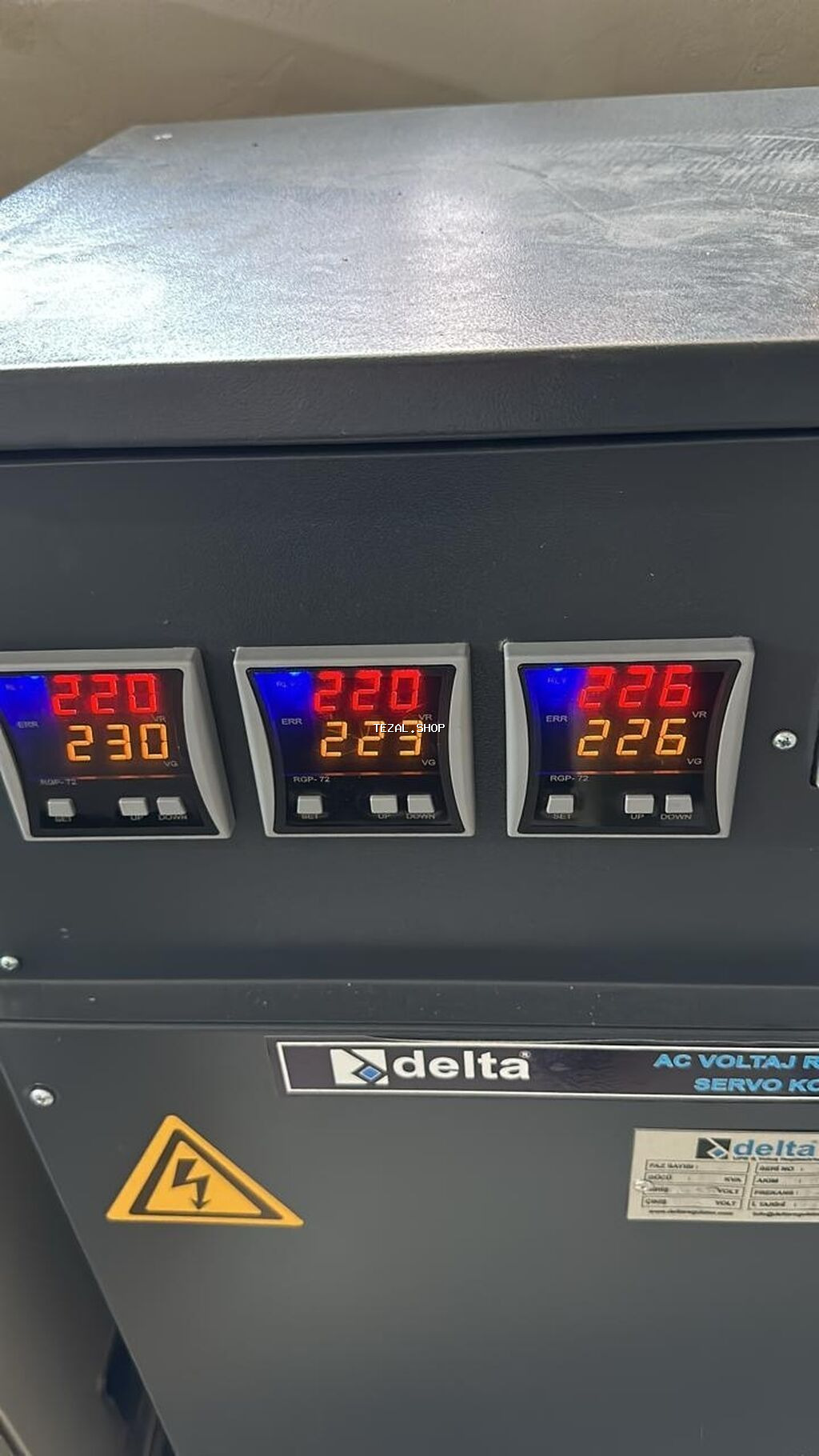 Delta AC gərginlik tənzimləyicisi, servo nəzarətli. 3 fazalı, 22 KVA