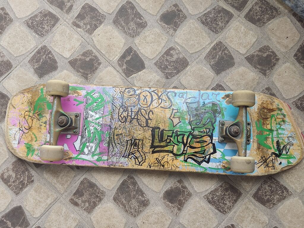 Skateboard – komplekt - Lövhə: 7 qat ağac, klassik street forması