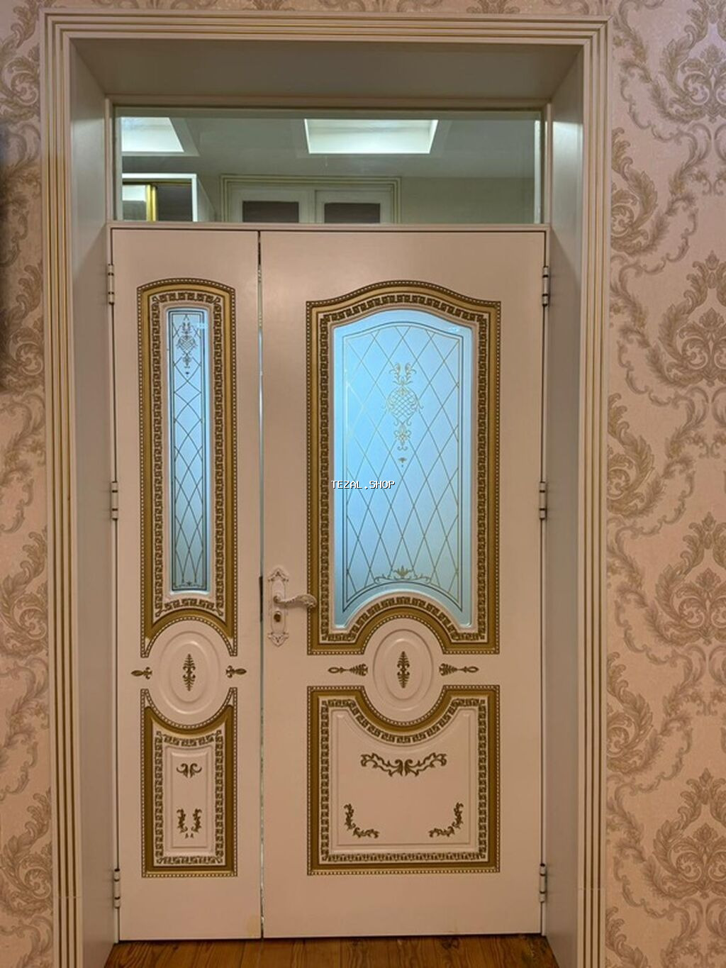 Razılaşma yolu ilə İkiyarpaq daxili qapı – klassik barokko üslubunda