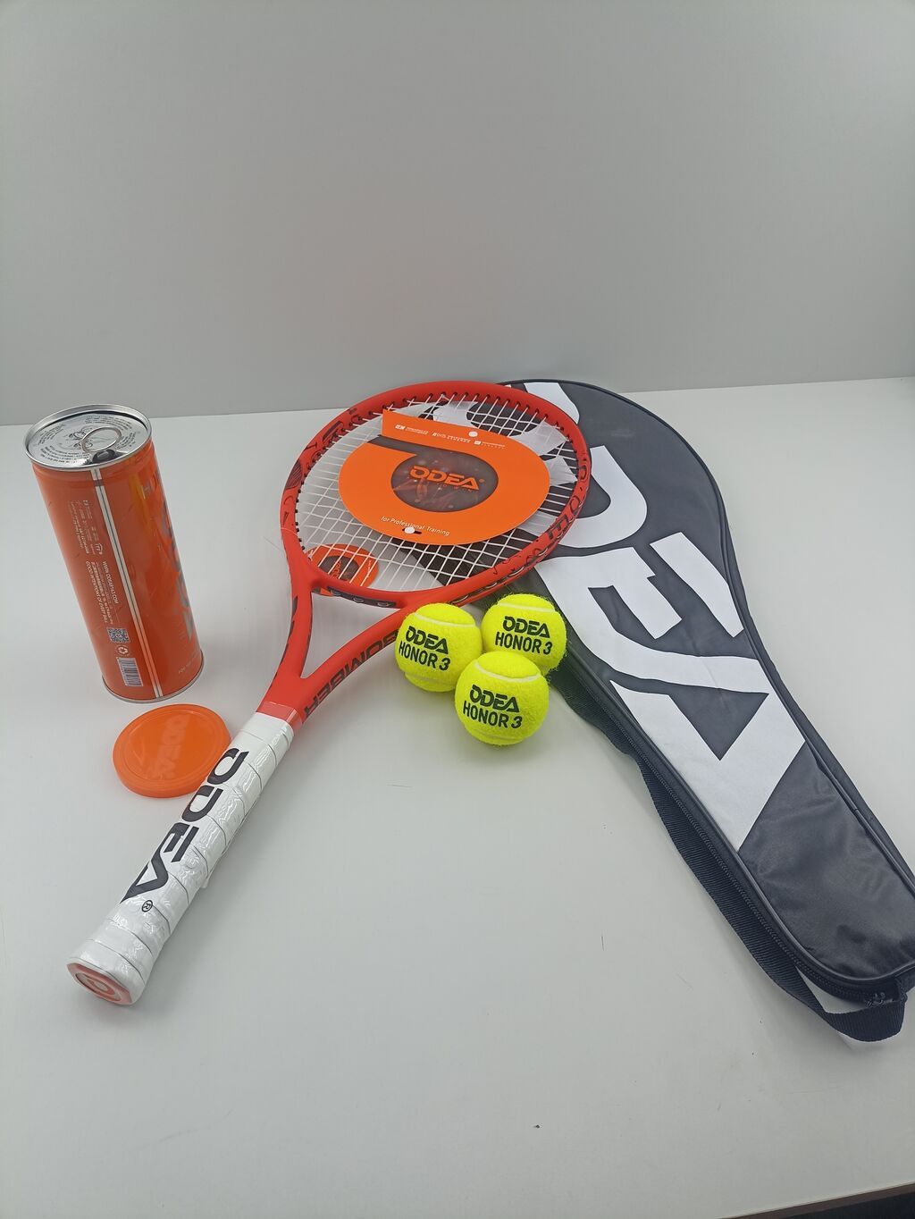 ODEA tennis dəsti Komplekt: - ODEA tennis raketi (qırmızı gövdə, ağ