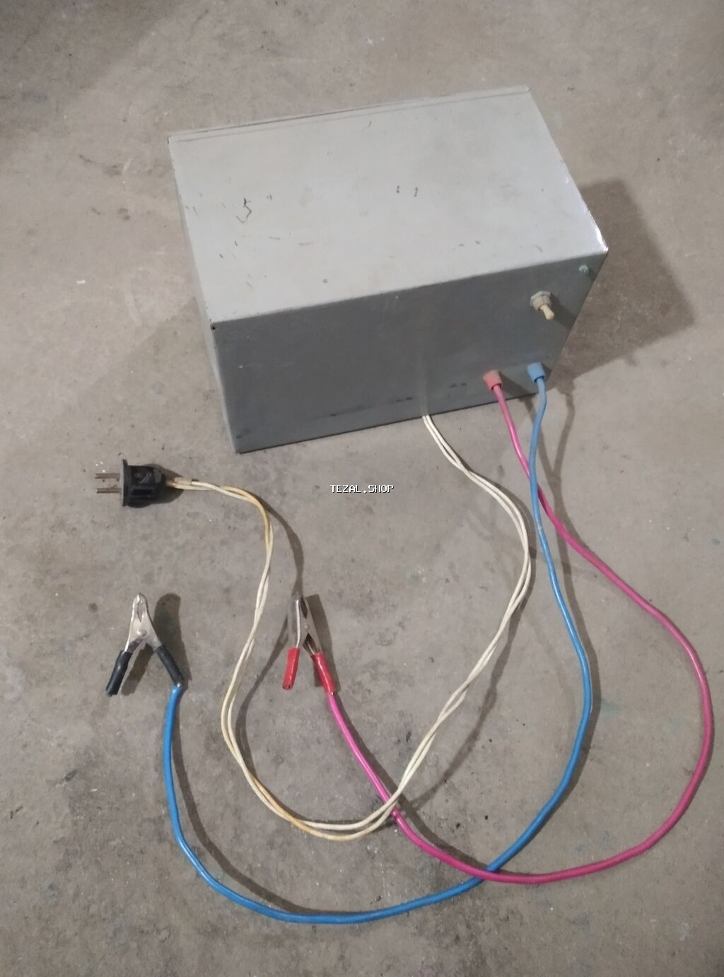 Akkumulyator zaryadka aparati elde yığılmadı . 12 volt .əla