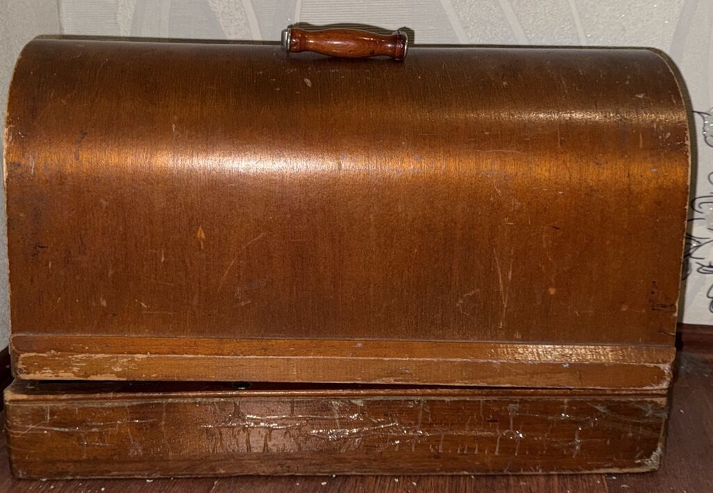 Əl ilə fırladılan köhnə tip tikiş maşını Məhsulun təsviri: -