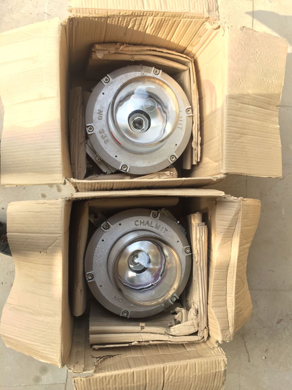 Gəmi projektorlari, ikiside tezedir,qiymet 1-i ucun qeyd olunub - 300