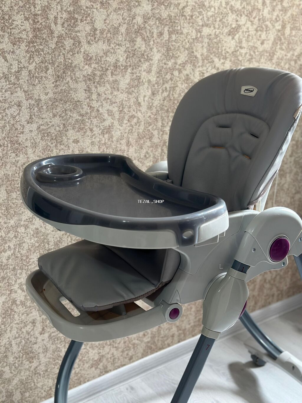 Usaq yemek masasi. Temiz ve az istifade edilib. Isteyen wp ile elaqe