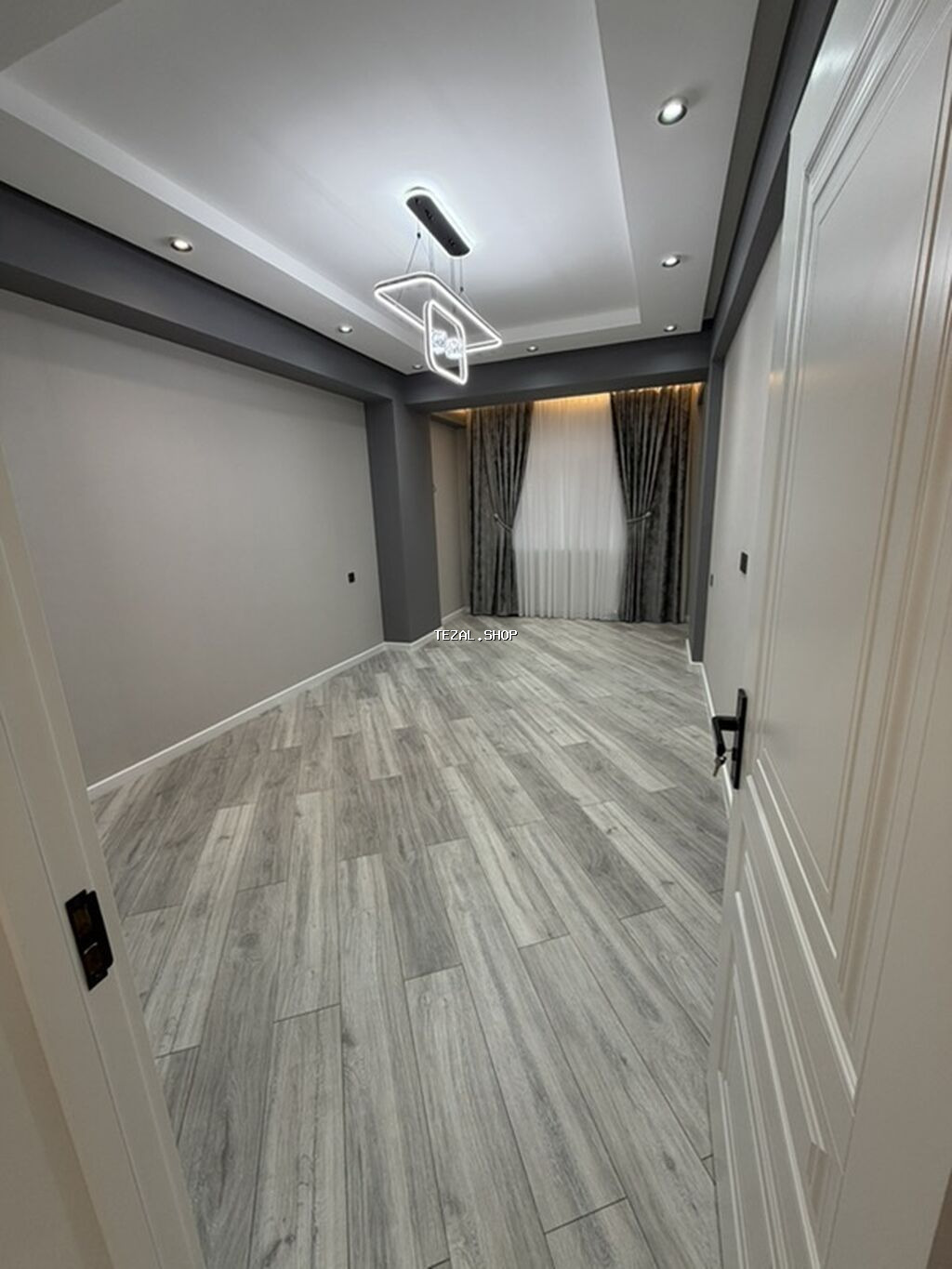 Müasir dizaynlı, Yeni Temir olunub, ve temirden sonra yasayish olmayib