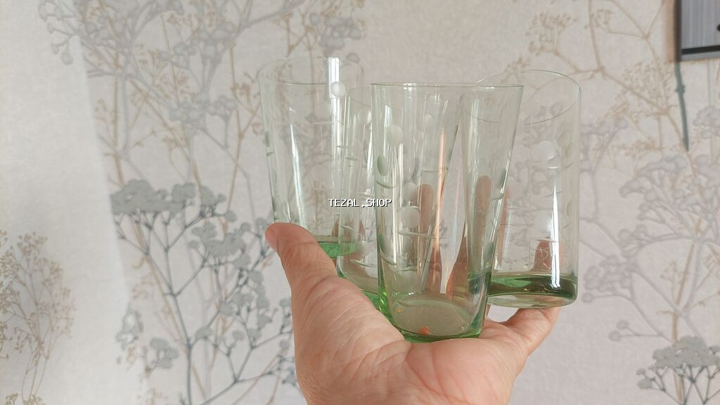 Qədəhlər, rəng - Yaşıl