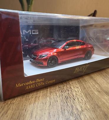 BART x Howie Model Mercedes‑Benz AMG C63s Coupe 1:64 miqyaslı model - şəkil 3