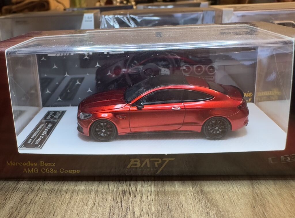 BART x Howie Model Mercedes‑Benz AMG C63s Coupe 1:64 miqyaslı model