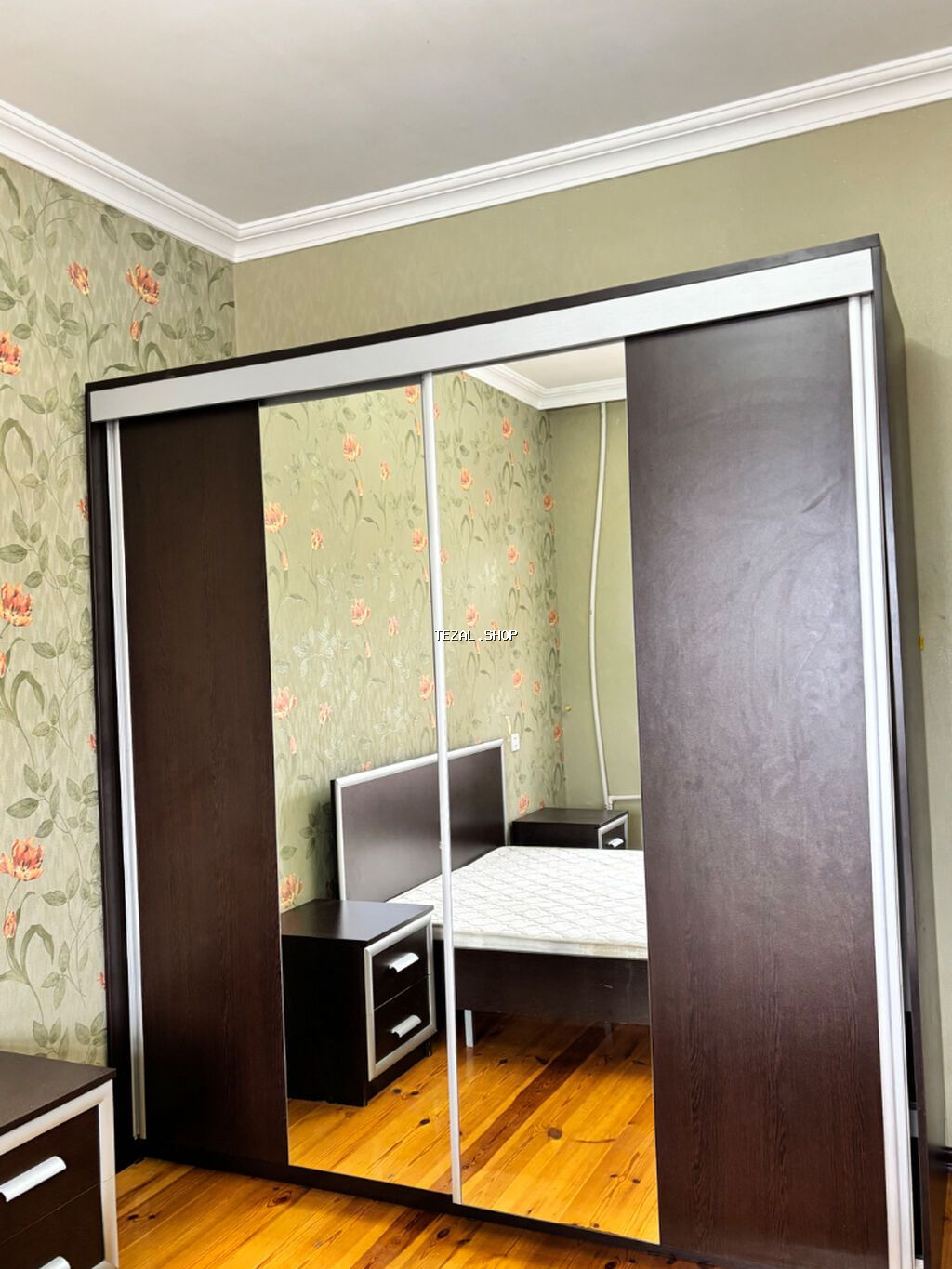 2 qapılı dolab ( sũrüșmeli), çarpayi, 2 tumba, trümo. Ikince el