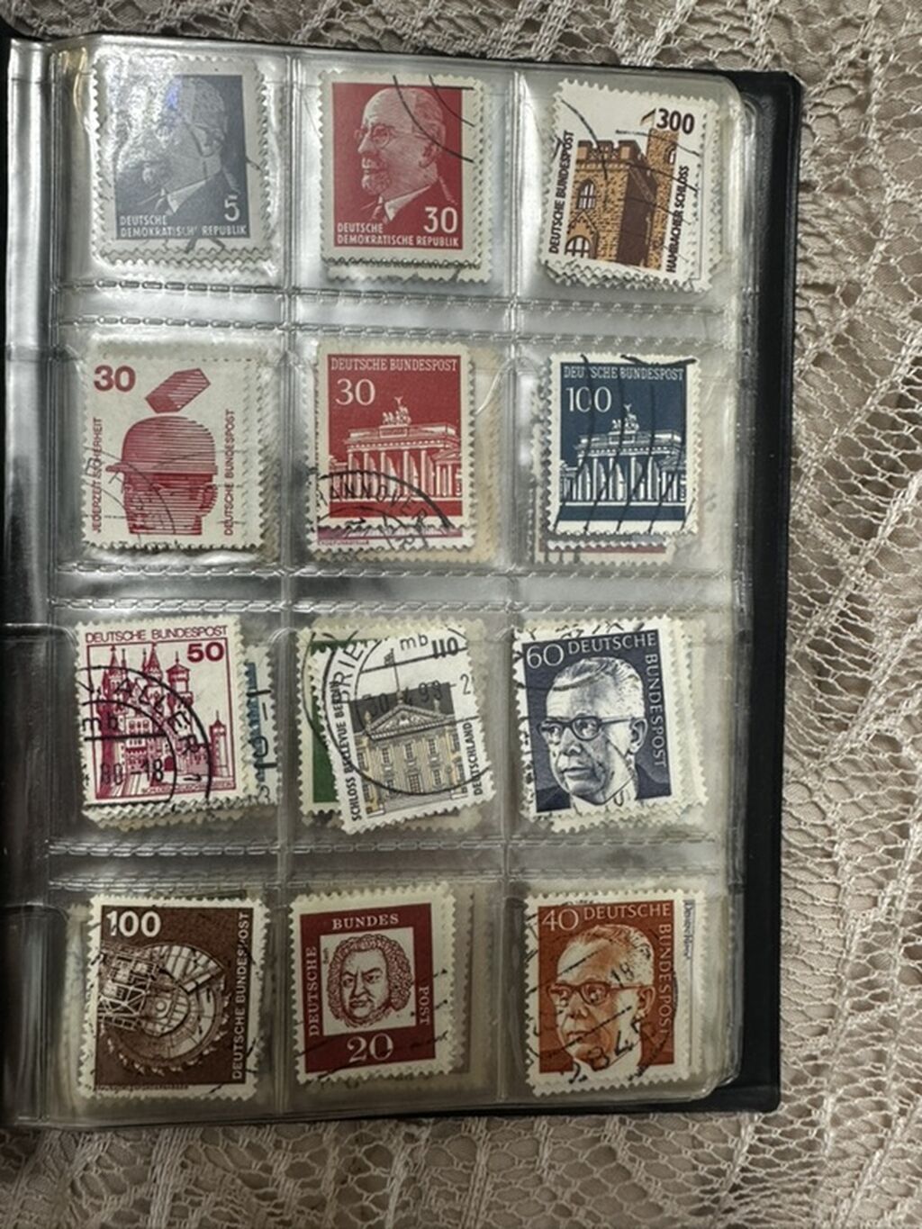 Kolleksiya albomu – müxtəlif ölkələrdən köhnə poçt markaları