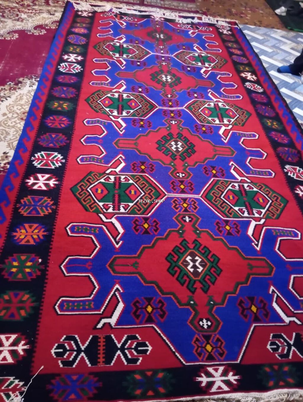 Salam XX əsrin qədimi təmiz əl işidir. Təmiz yundandır. 4x2 en