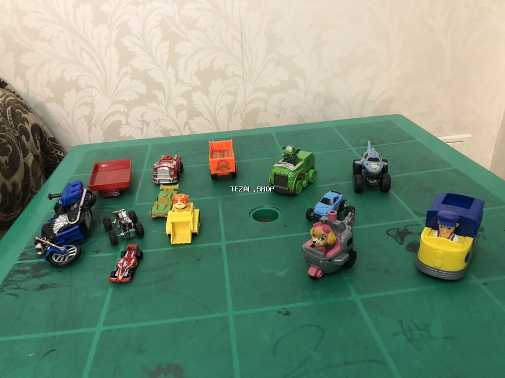 Uşaq oyuncaq maşınları və fiqurları dəsti Tərkib: - Müxtəlif ölçülü