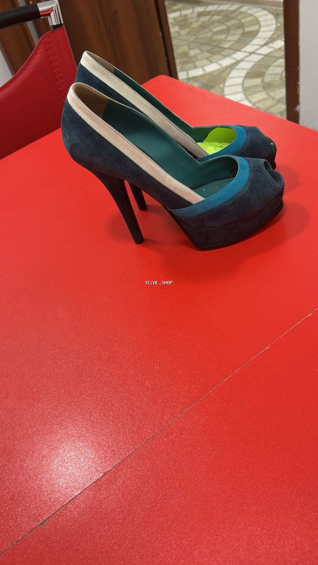 Xaricden getirilmis ayaqqabilar satilir.Her biri brend markadir ve - şəkil 3