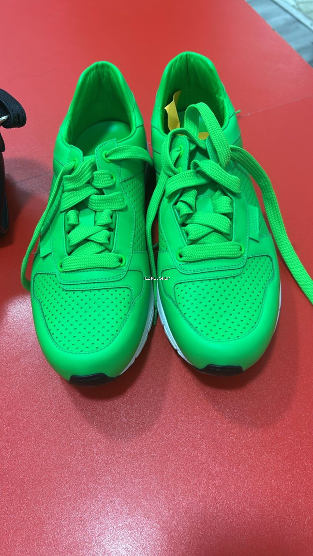 Xaricden getirilmis ayaqqabilar satilir.Her biri brend markadir ve - şəkil 4