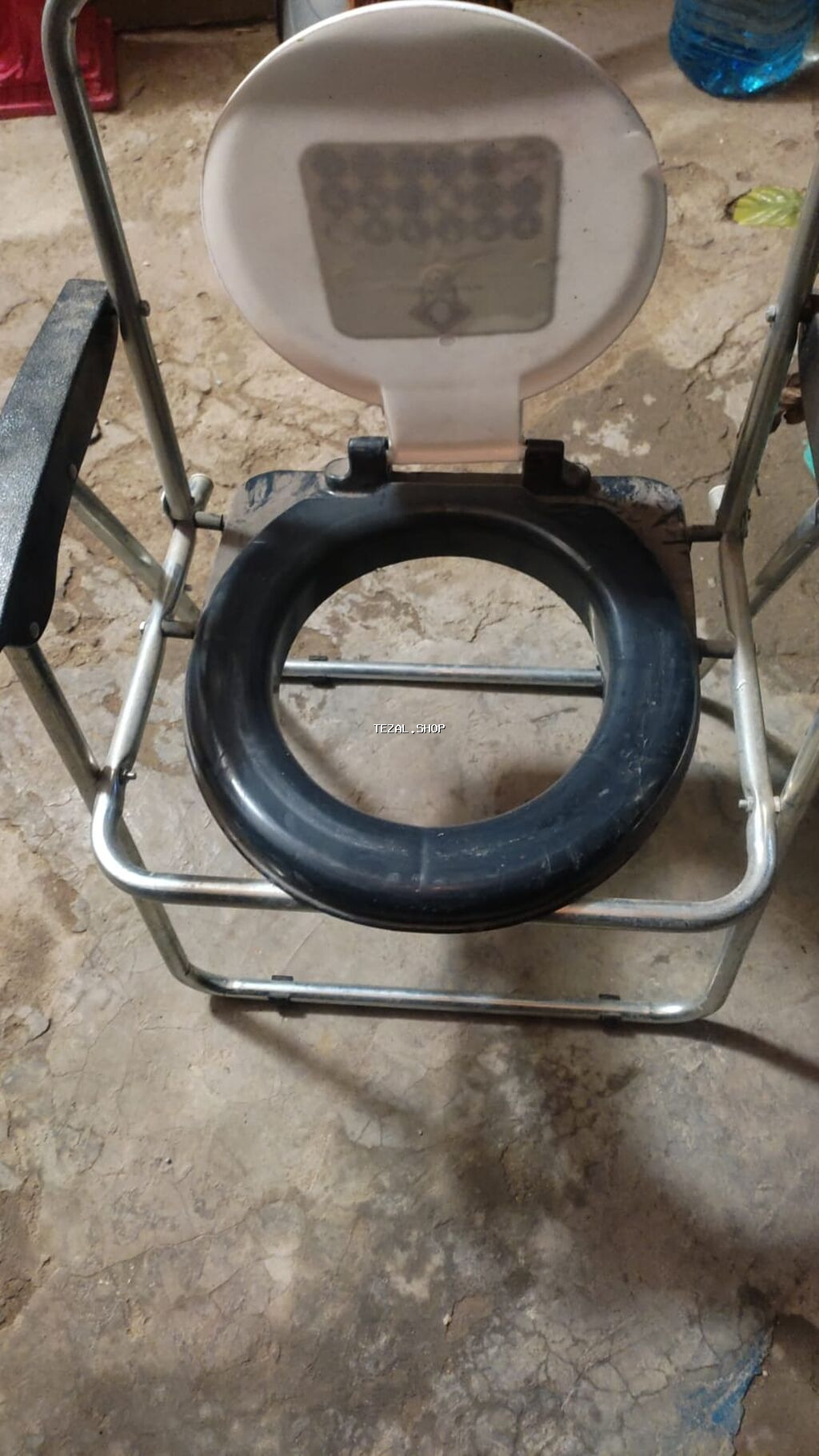 Portativ tualet kreslosu (komod kreslo) Qarşok var - Metal karkaslı