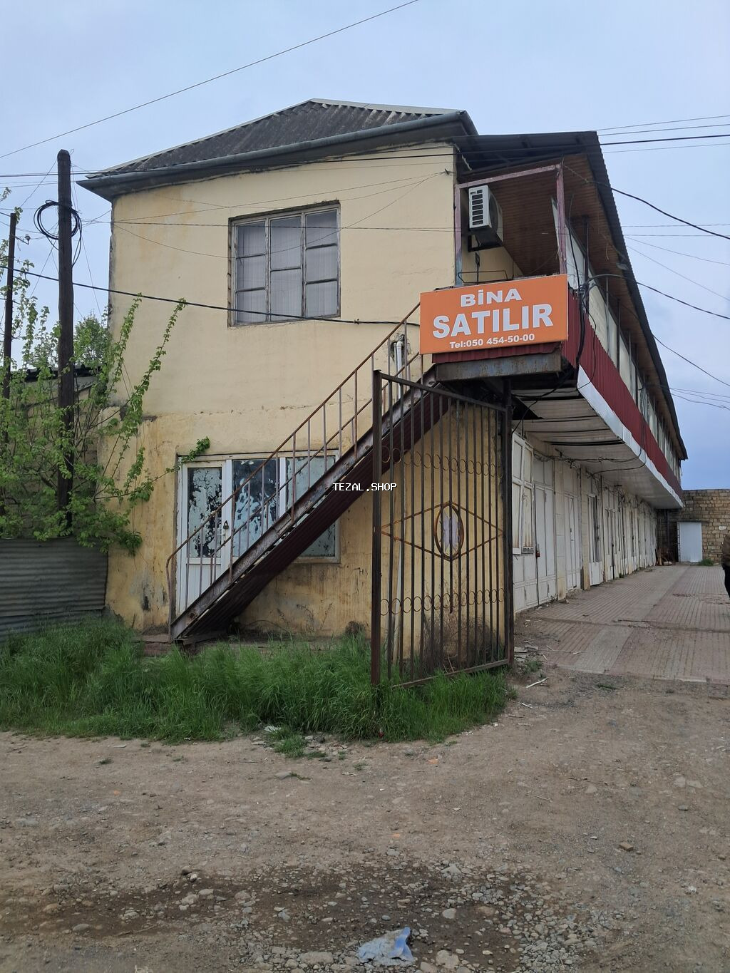 Bina satılır – iki mərtəbəli kommersiya təyinatlı tikili - Planlama