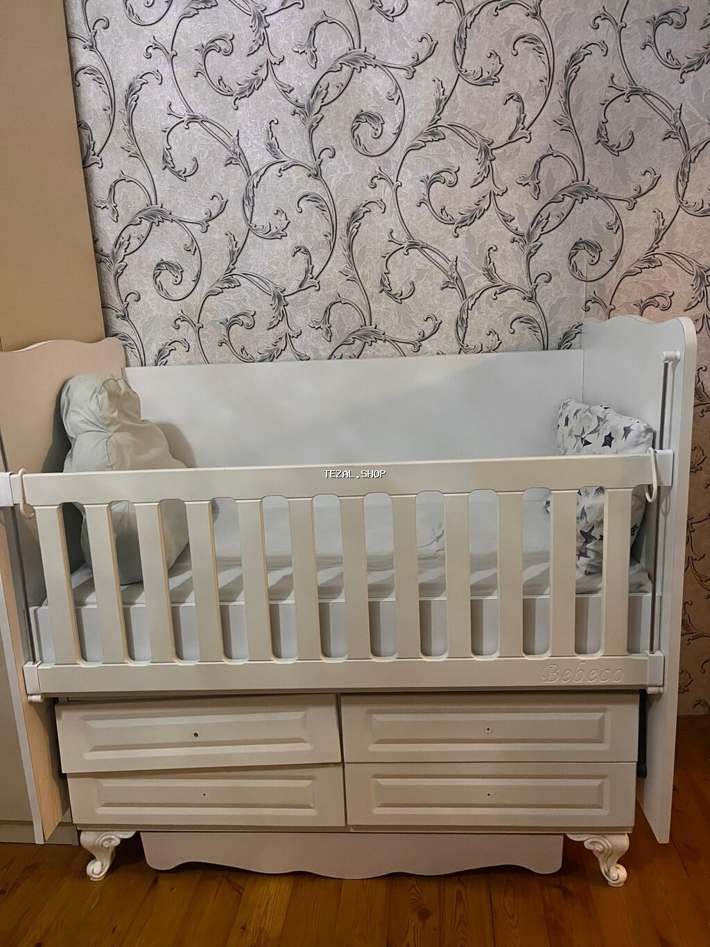 Besik 50 ₼ ustunde yastiq cexol verilecek matrasi var cekmelerinde