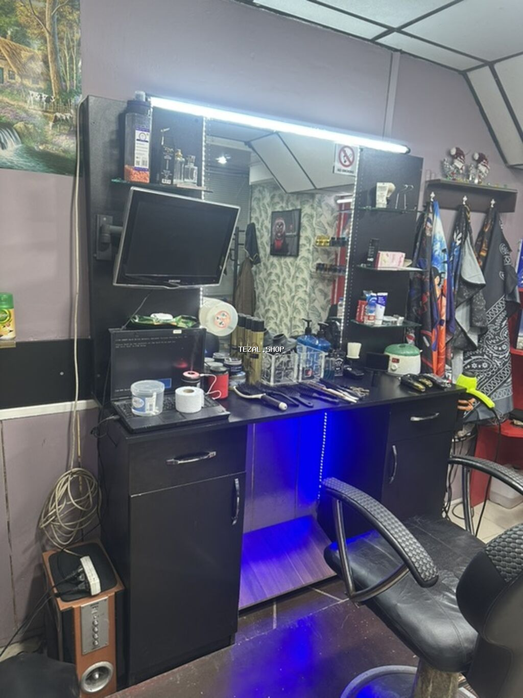 Peşəkar bərbər iş yeri – tam avadanlıqlı stol və güzgü komplekti -