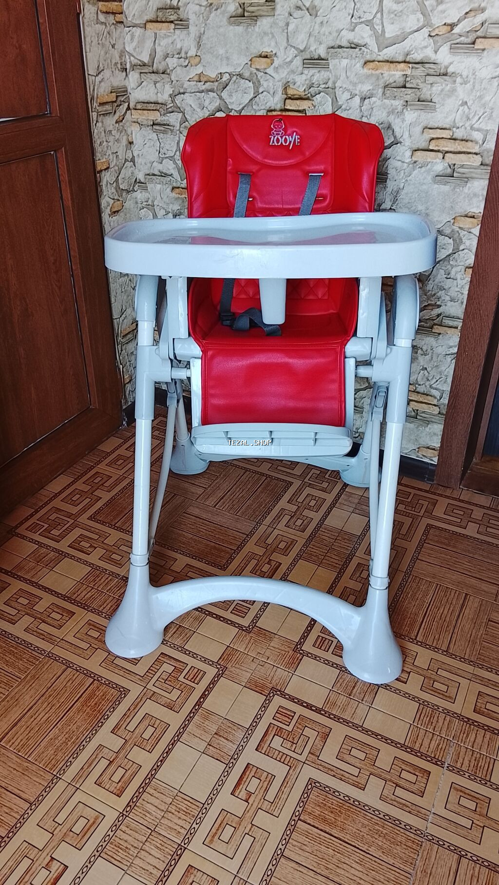 Yemek masası yaxşı vəziyyətdə şəkildə gördüyünüz kimi səliqəlidir her