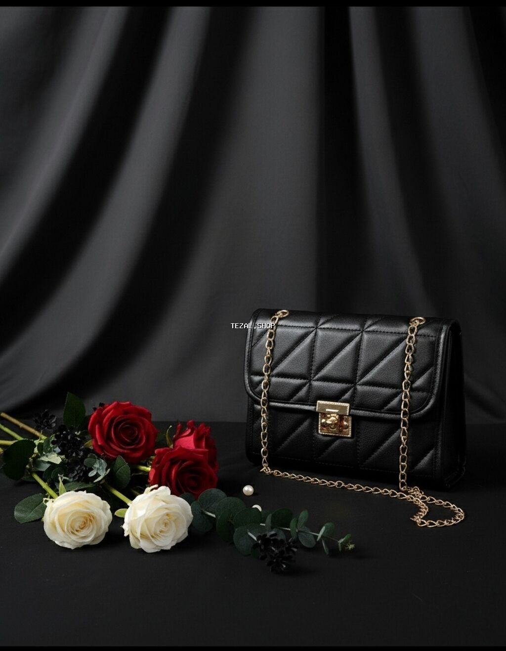 Qara çiyin çantası – zəncirli - Material: süni dəri (qara), yumşaq