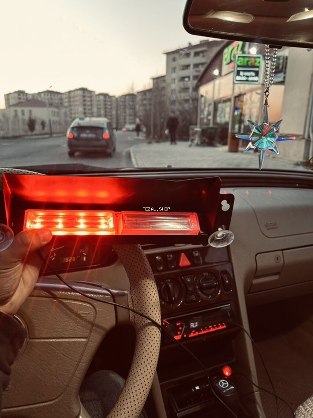 Avtomobil üçün salon daxili LED siqnal/işıq paneli - Ön şüşəyə vakuum