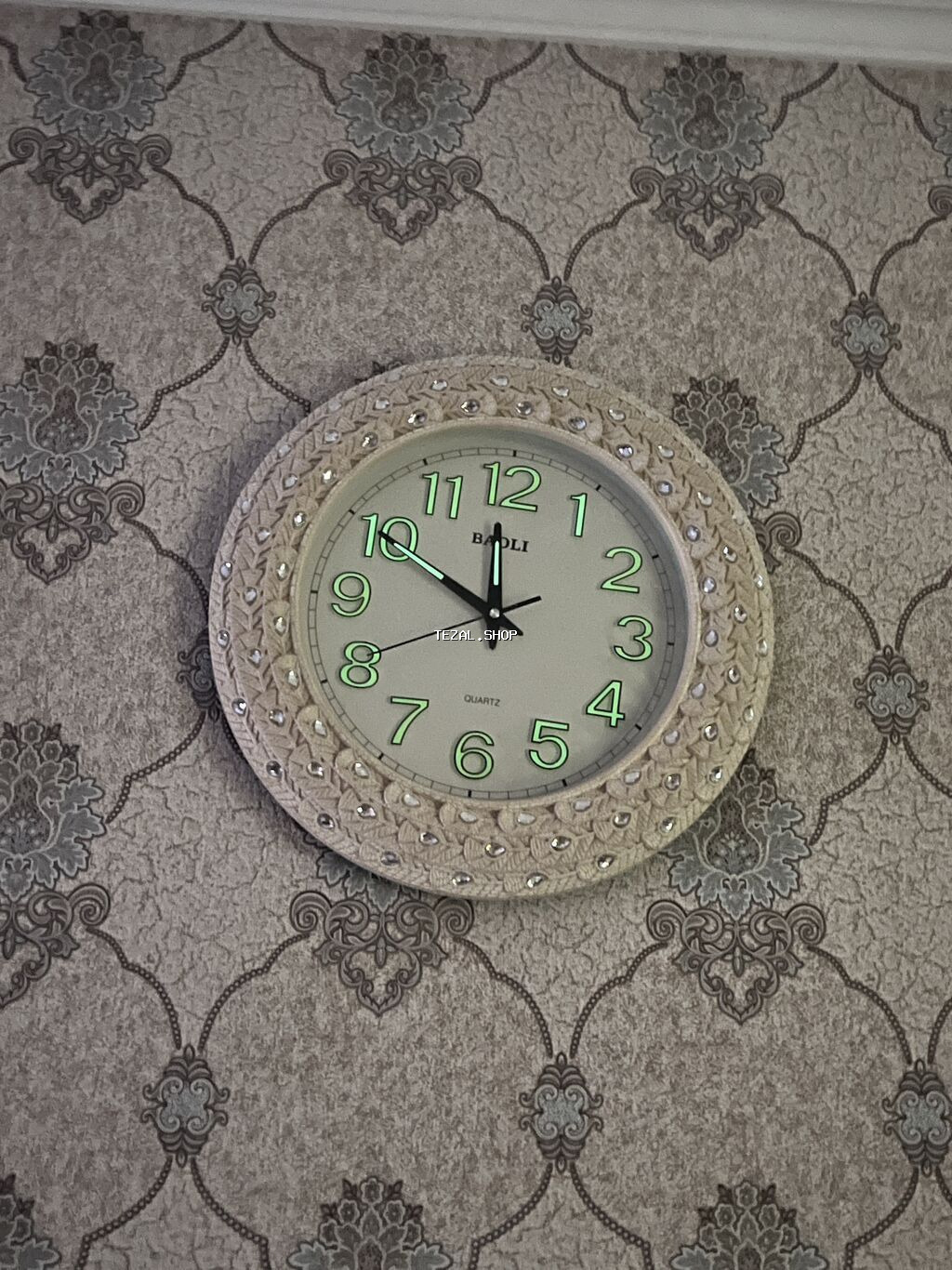 Saat axsam fosfor isiqi yanir