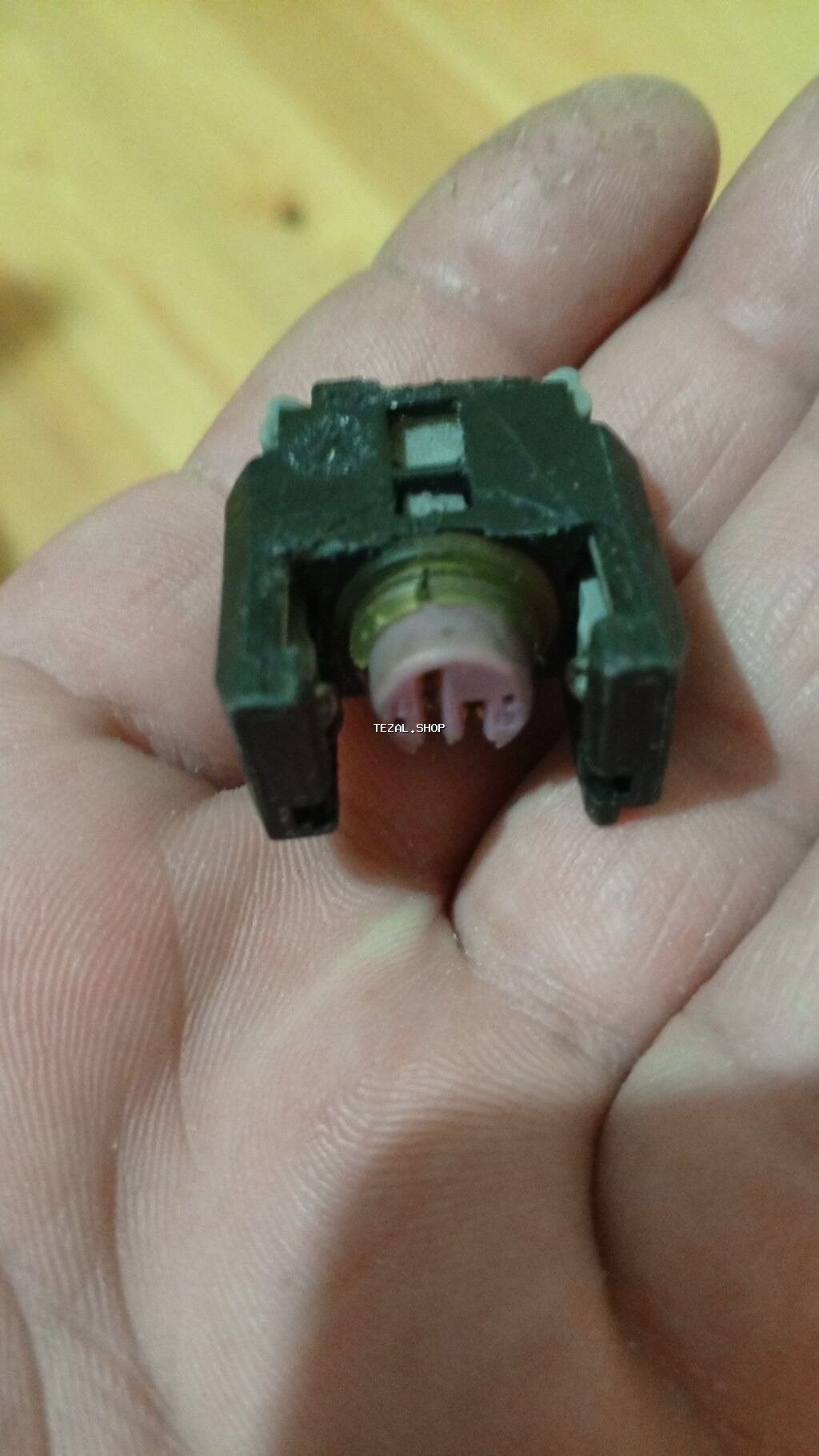 Məhsul: Avtomobil üçün yanacaq enjektoru fişi (elektrik konnektoru)