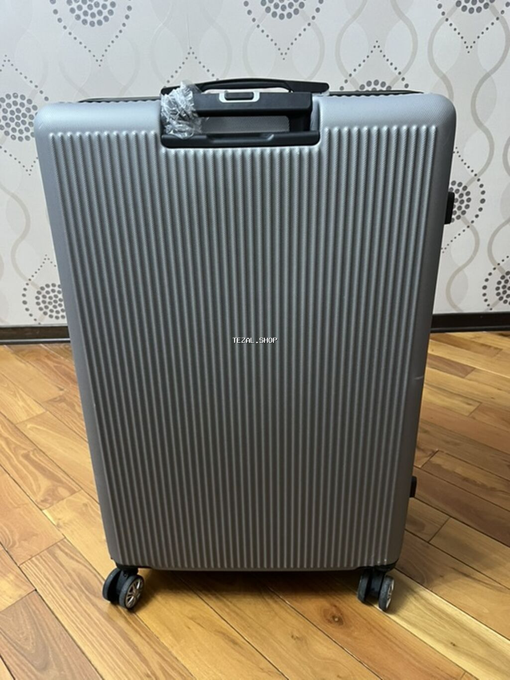 Böyük ölçülü sərt qablı səyahət çamadanı - Korpus: yivli, möhkəm sərt