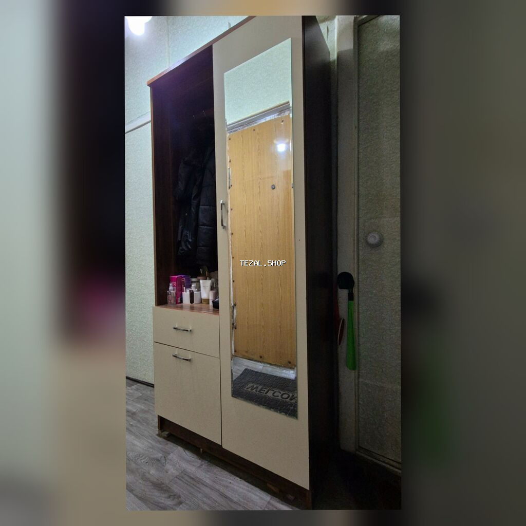 Güzgülü dəhliz mebeli təzə kimidir. Hündürlüyü 193, eni 86, dərinliyi