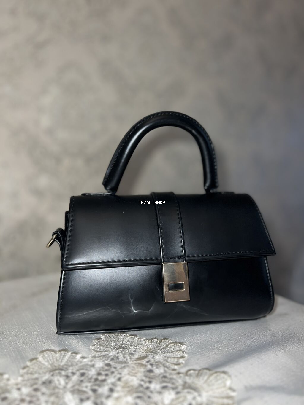 Heç bir problemi yoxdur,yaxşı və səliqəli formadadır.Hər bir zövqə