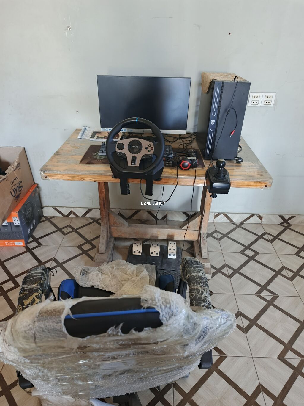 Oyun klubu üçün avadanlıqlar. Dəstə daxildir: * **Oyun konsolu - şəkil 2