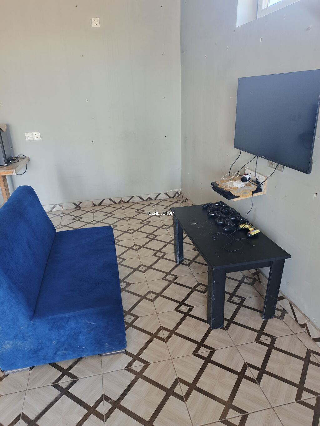 Oyun klubu üçün avadanlıqlar. Dəstə daxildir: * **Oyun konsolu - şəkil 3