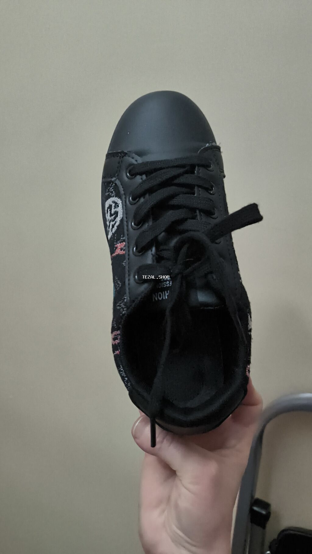 Qara rəngdə casual idman ayaqqabısı - Dizayn: Kvars qara üst, yan