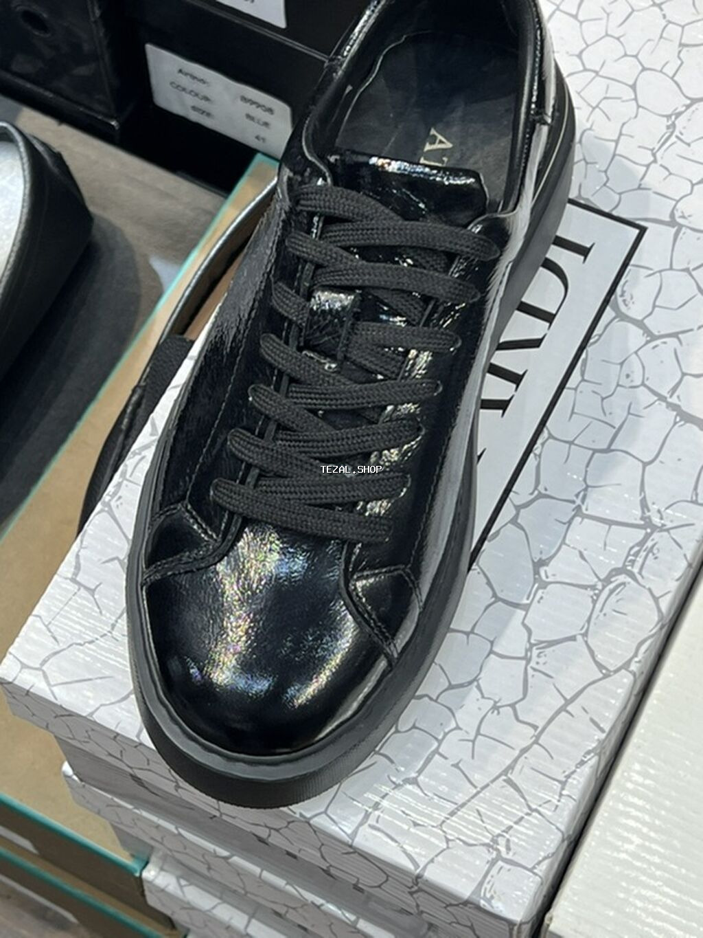 Teze ayaqabi satilir tecili 42.43 razmer son yer yoxdu real alici