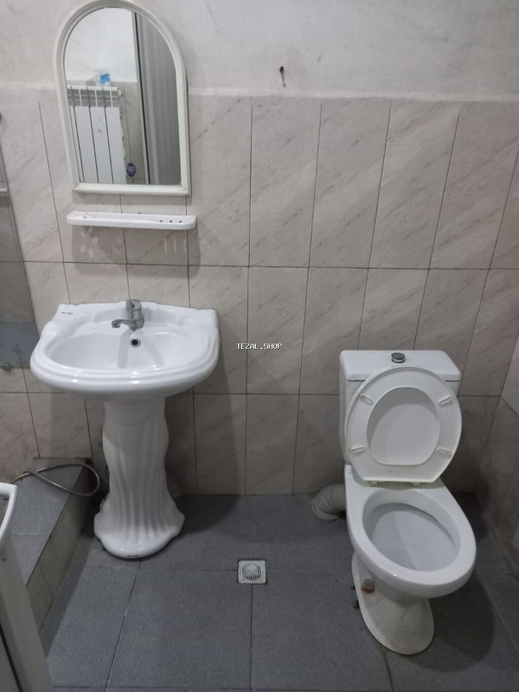 Salam, sexsi evdir, vasiteci deyilem, oz heyetimizdedir. Esas yola(7-8