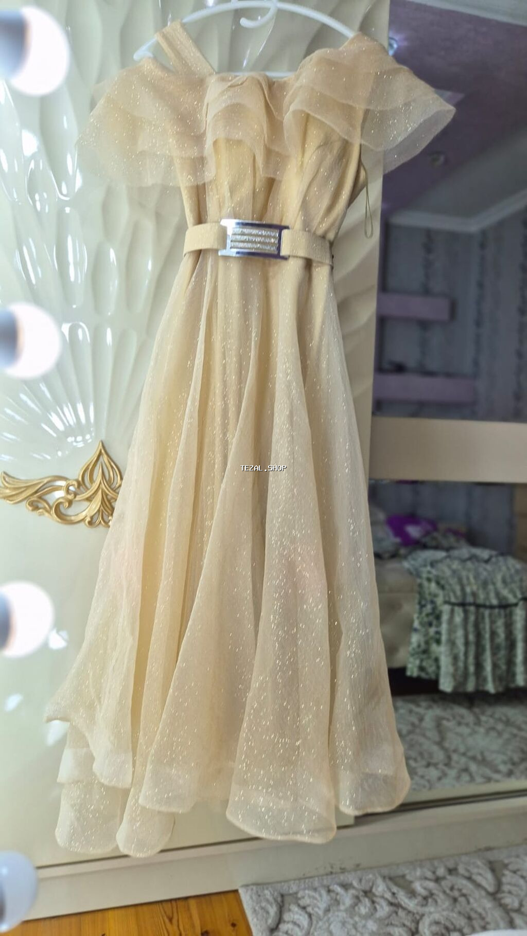 Zərif ziyafət/libas – şampan rəngində, parıltılı tül fakturası ilə