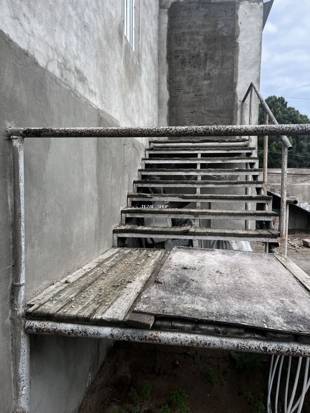 İşlənmiş Pilləkən məhəccəri, Polad