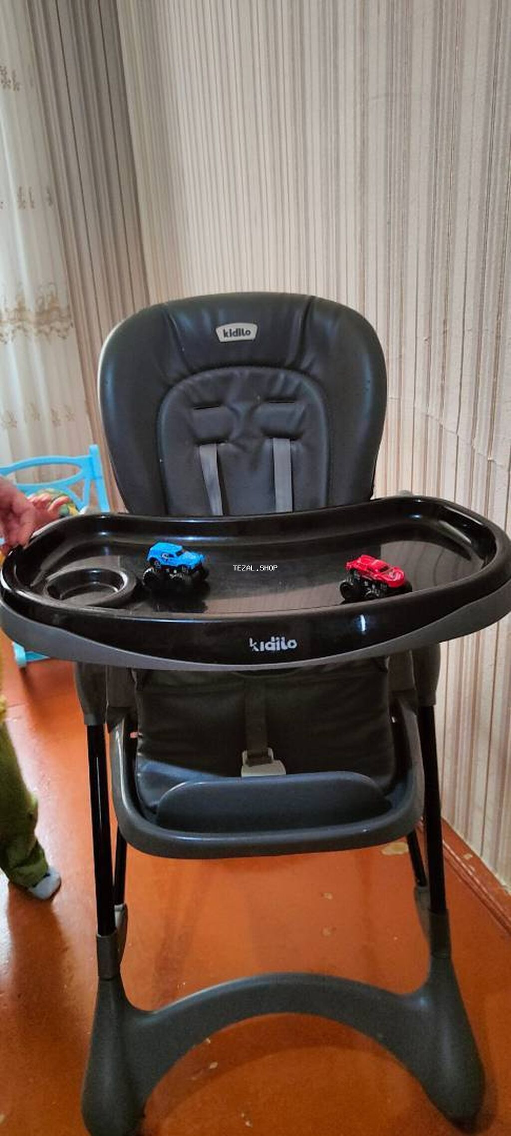 Normal vəziyyətdə həm yellənir, həm uzanır, neçə cür formaya dəyişir