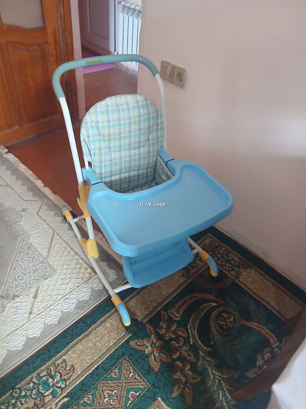 Uşaq üçün yeyib-içmə və gəzdirmə kreslosu - Rahat oturacağı olan